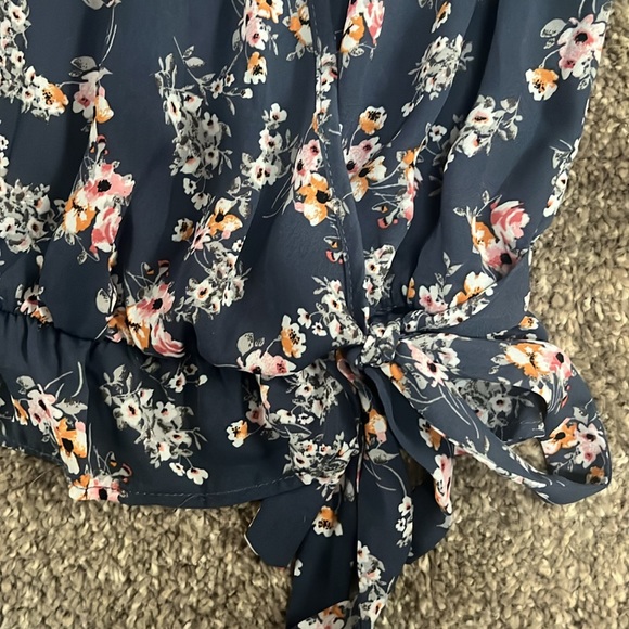 Floral blouse - Picture 3 of 4